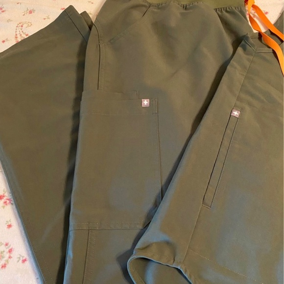 Figs Forest Green Scrub Set XXL/3XTall - Picture 3 of 3